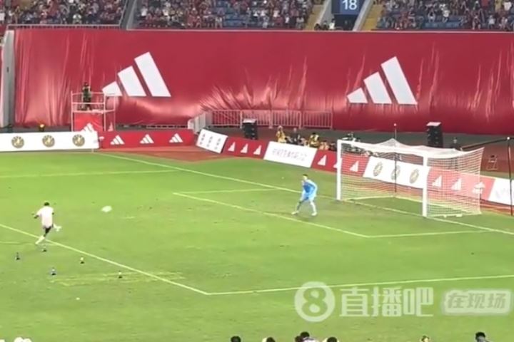 给面😁36岁王大雷扑救17岁亚马尔👈亚马尔采访稍后带来