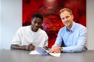 官方：勒沃库森签下18岁西乙前锋科法内，合约至2029年