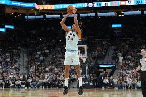 除了三分整体还行！瓦塞尔12中5拿到12分6板2助1断 三分4中0