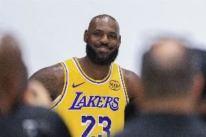 自加盟湖人以来当詹姆斯出战时球队248胜171负 缺阵时56胜78负