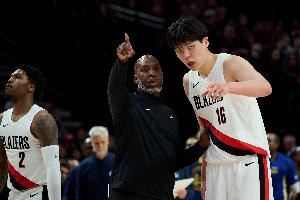 比卢普斯对自己的要求？杨瀚森：在场上大声沟通 好好学英语