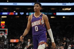 攻防出色！瑞安-邓恩上半场4中4&两记三分 砍下12分3板&正负值+16