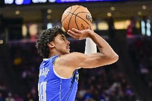 可圈可点！克里斯蒂10中6拿到17分4板6助 三分6中3