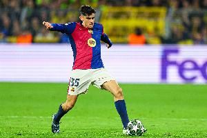 世体:巴萨中卫位置人手短缺,马丁被视为可能的中卫替补