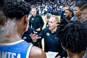 波士顿人!迪班萨谈若能为家乡效力:我能打任何位置 让比赛变好